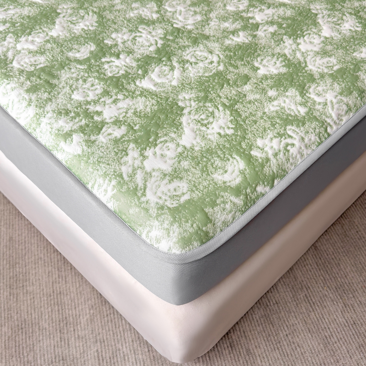 91家纺网 家纺一手货源 找家纺 柔品 2026春夏新款PE中分子床笠款凉席席子 梦里繁花 绿