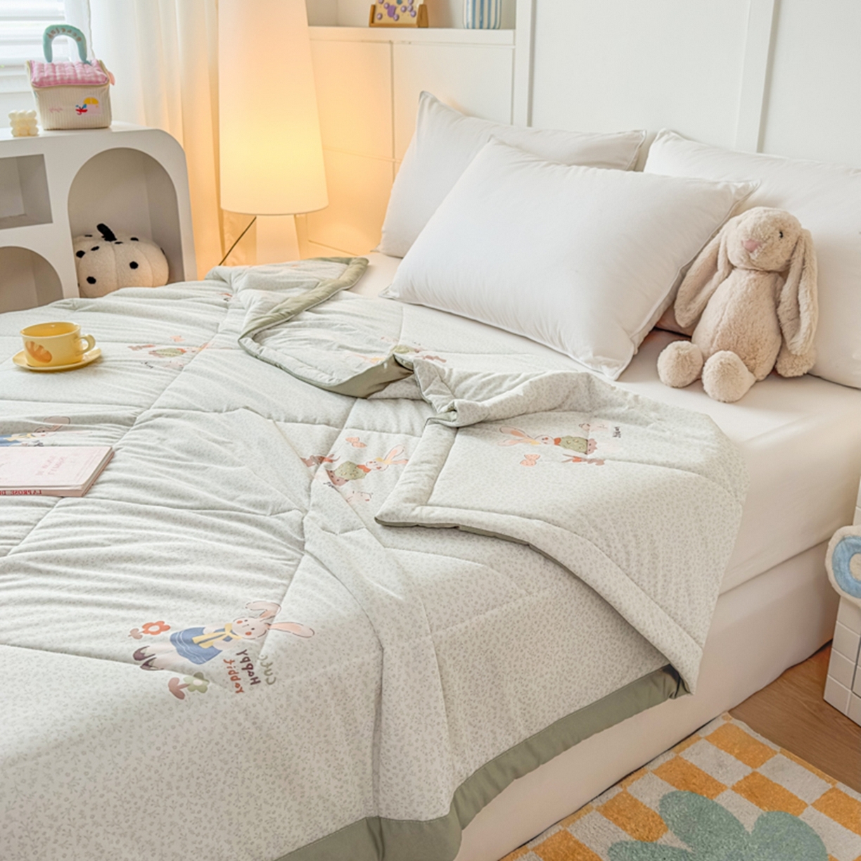 91家纺网 家纺一手货源 找家纺 帕拉美拉 2026新款A类印花冰凉丝凉感丝手包大宽边夏被 萌兔乐园