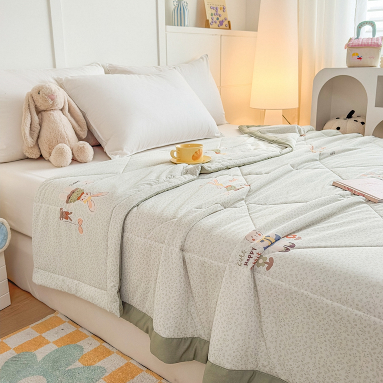 91家纺网 家纺一手货源 找家纺 帕拉美拉 2026新款A类印花冰凉丝凉感丝手包大宽边夏被 萌兔乐园