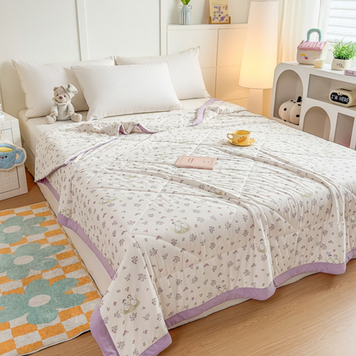 91家纺网 家纺一手货源 找家纺 帕拉美拉 2026新款A类印花冰凉丝凉感丝手包大宽边夏被 紫韵小萌丫