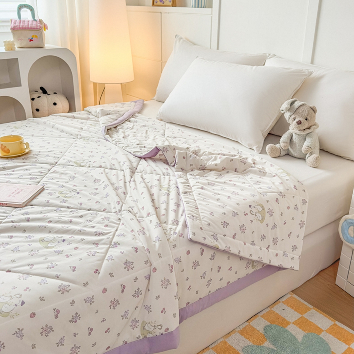 91家纺网 家纺一手货源 找家纺 帕拉美拉 2026新款A类印花冰凉丝凉感丝手包大宽边夏被 紫韵小萌丫