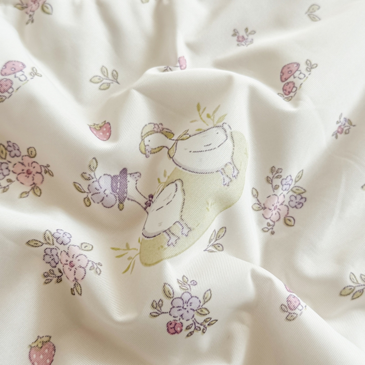 91家纺网 家纺一手货源 找家纺 帕拉美拉 2026新款A类印花冰凉丝凉感丝手包大宽边夏被 紫韵小萌丫