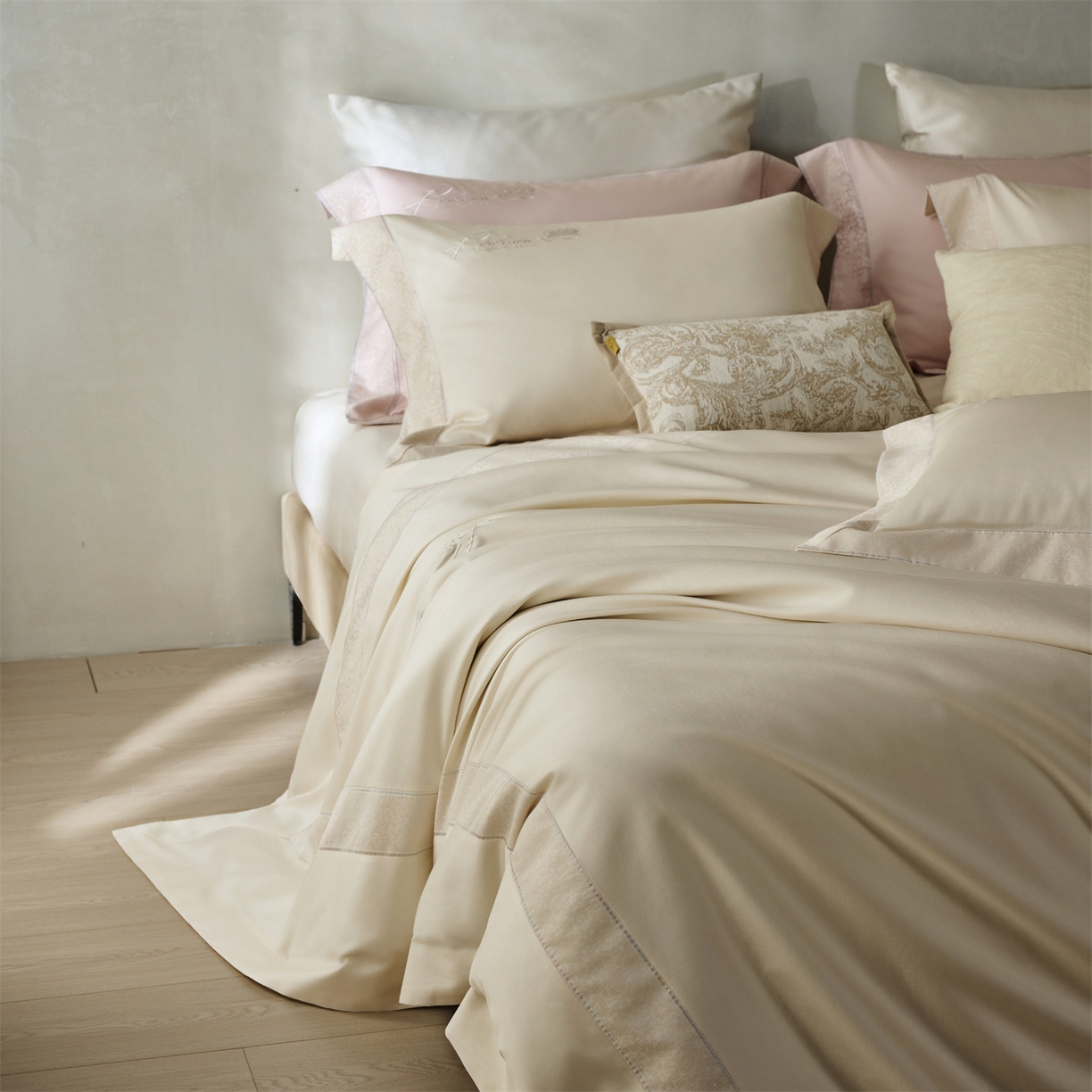 91家纺网 家纺一手货源 找家纺 玖玖爱家纺 2026新款80支贡缎奢织黄金长绒棉四件套-云梦泽 云梦泽-奶青白