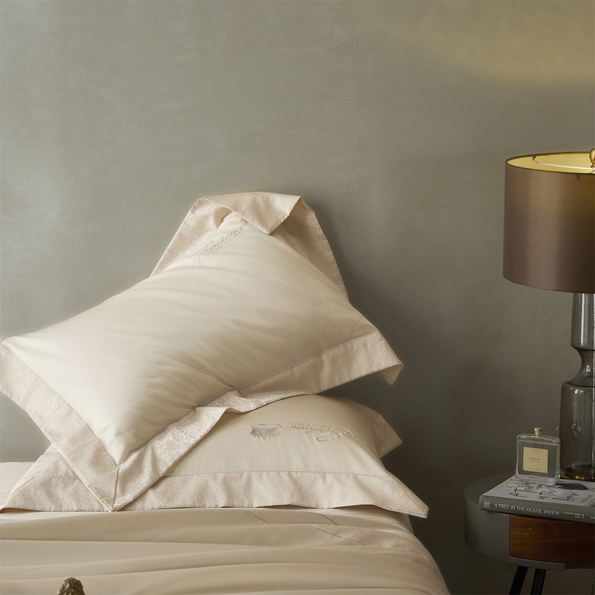 91家纺网 家纺一手货源 找家纺 玖玖爱家纺 2026新款80支贡缎奢织黄金长绒棉四件套-云梦泽 云梦泽-奶青白