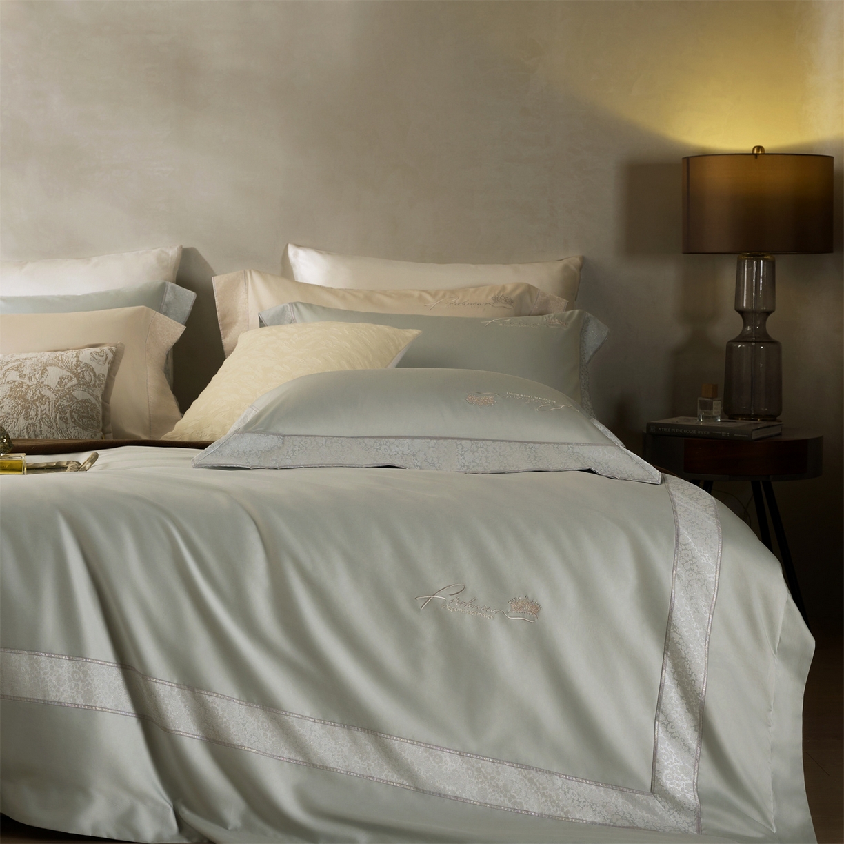 91家纺网 家纺一手货源 找家纺 玖玖爱家纺 2026新款80支贡缎奢织黄金长绒棉四件套-云梦泽 云梦泽-枝绿色