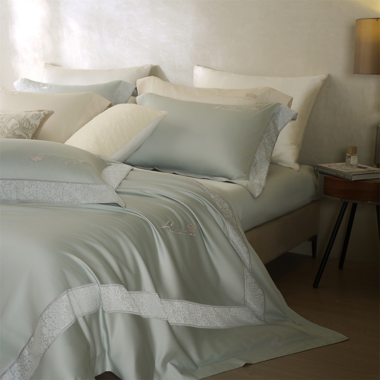 91家纺网 家纺一手货源 找家纺 玖玖爱家纺 2026新款80支贡缎奢织黄金长绒棉四件套-云梦泽 云梦泽-枝绿色