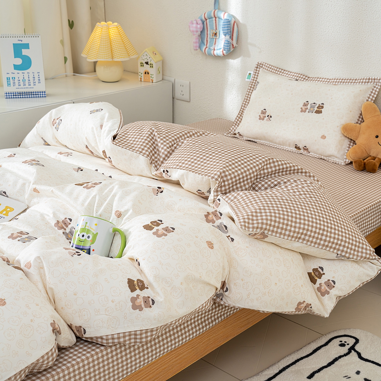 91家纺网 家纺一手货源 找家纺 良佐生活 2026新款A类60支全棉贡缎长绒棉单件被套 小熊一家