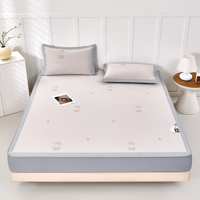 91家纺网 家纺一手货源 找家纺 小牛席业 2026新款【实拍风格】双PE高凉感-韩版小熊提花冰丝席（床笠款）凉席竹席藤席冰藤席乳胶席豆豆席 香槟