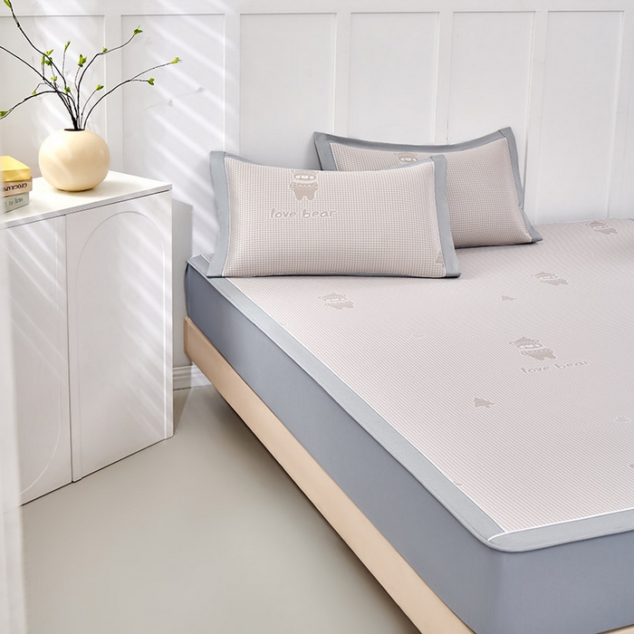 91家纺网 家纺一手货源 找家纺 小牛席业 2026新款【实拍风格】双PE高凉感-韩版小熊提花冰丝席（床笠款）凉席竹席藤席冰藤席乳胶席豆豆席 香槟