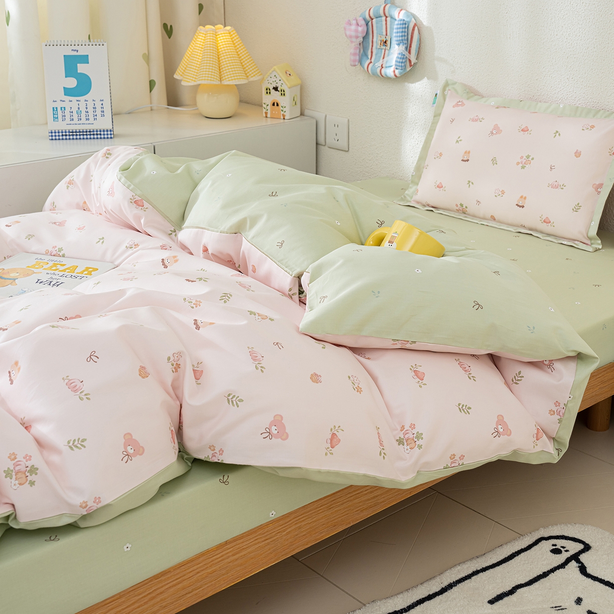 91家纺网 家纺一手货源 找家纺 良佐生活 2026新款A类60支全棉贡缎长绒棉单件被套 兔熊宝贝