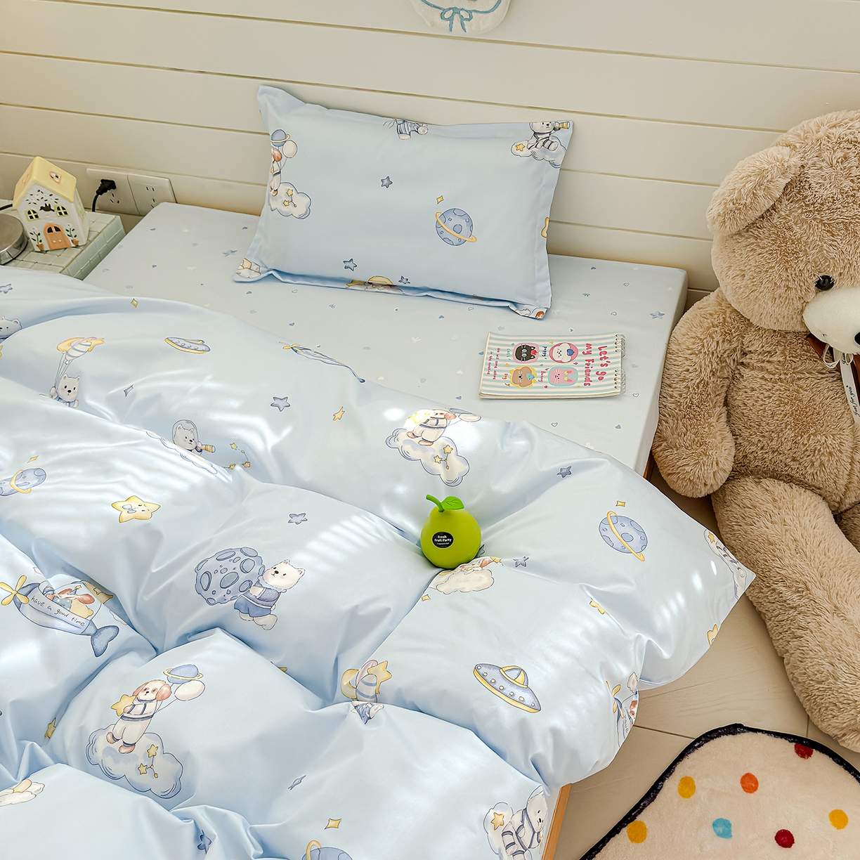 91家纺网 家纺一手货源 找家纺 良佐生活 2026新款铂金全棉卡通单件被套 太空探险