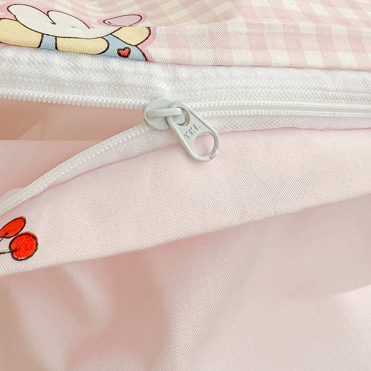 91家纺网 家纺一手货源 找家纺 良佐生活 2026新款铂金全棉卡通单件被套 乐兔-粉