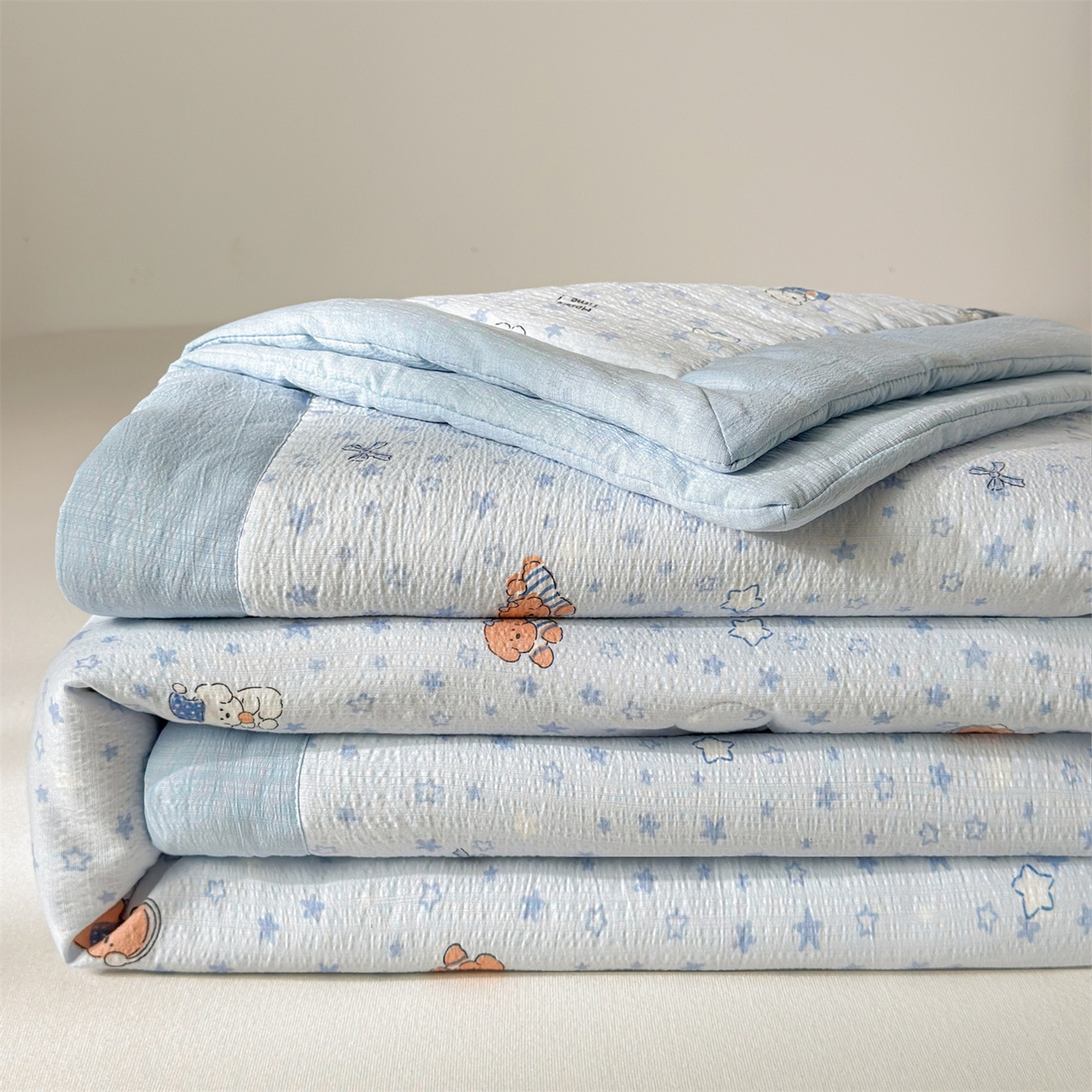 91家纺网 家纺一手货源 找家纺 晓时候 2026新款A类云感双层纱夏被棉花被小清新印花夏凉被空调被 俏皮狗