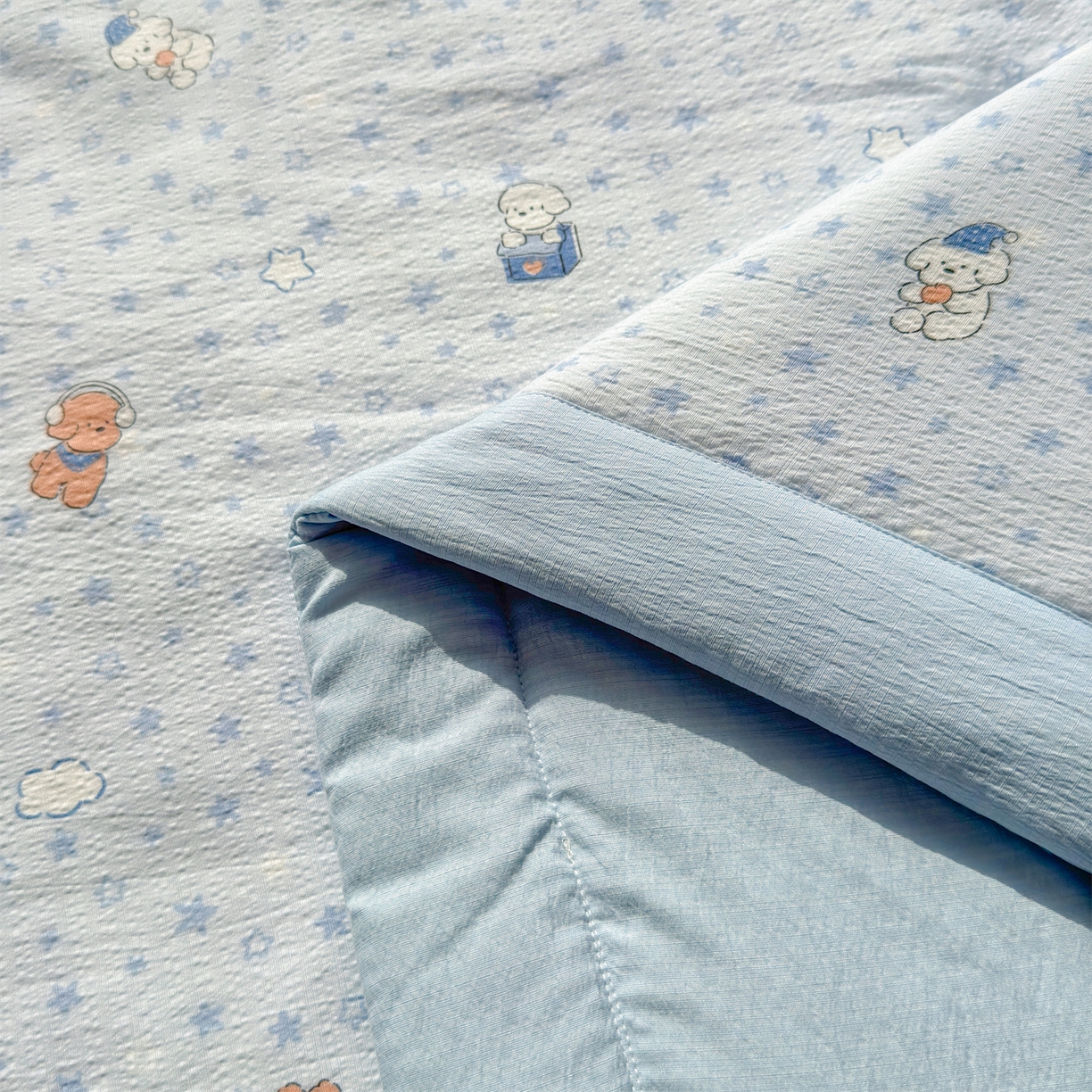 91家纺网 家纺一手货源 找家纺 晓时候 2026新款A类云感双层纱夏被棉花被小清新印花夏凉被空调被 俏皮狗