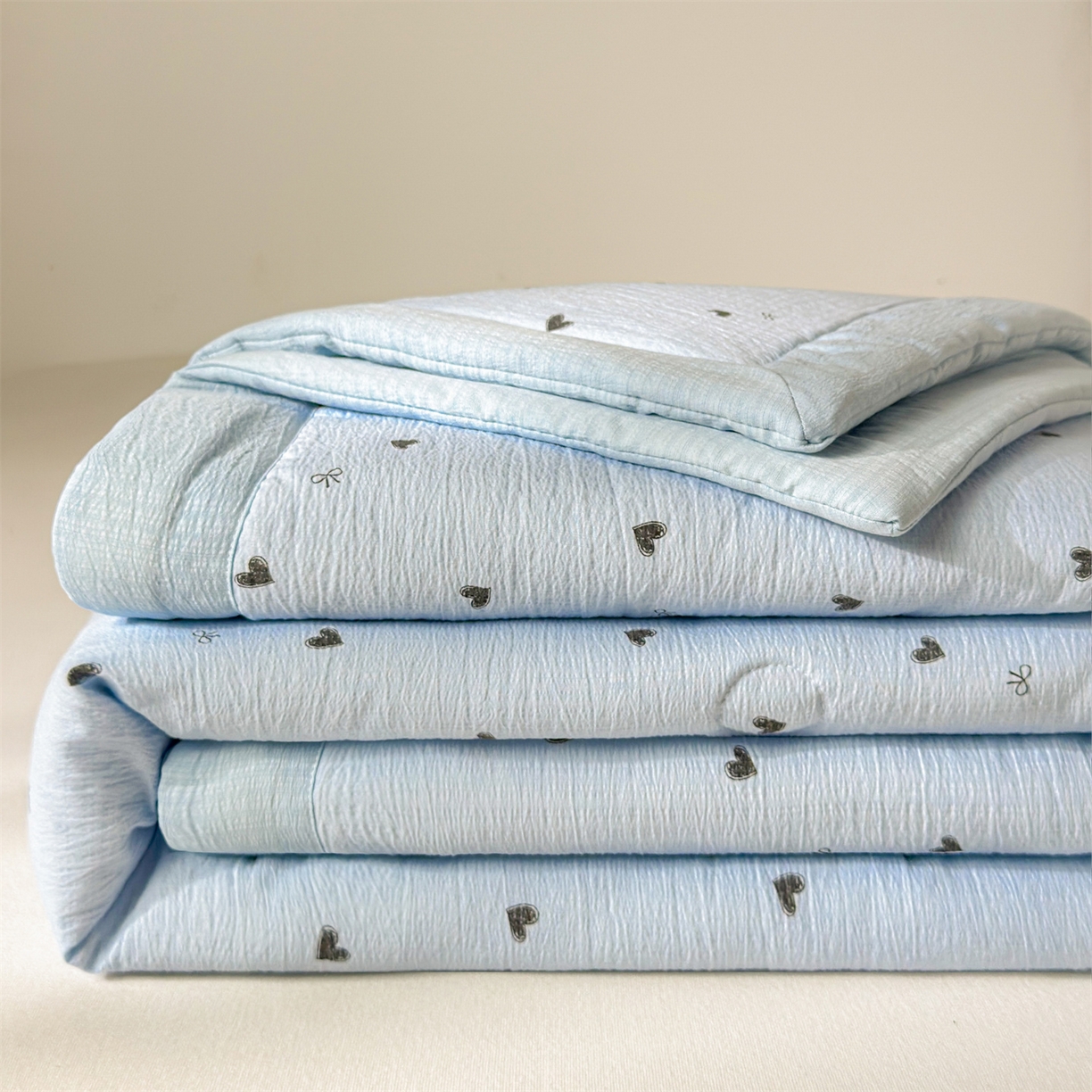 91家纺网 家纺一手货源 找家纺 晓时候 2026新款A类云感双层纱夏被棉花被小清新印花夏凉被空调被 小确幸