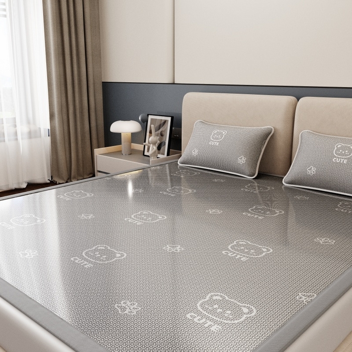 91家纺网 家纺一手货源 找家纺 福来临家纺 2026新款印花冰丝席席子凉席-床席款床笠款 开心小熊灰-床席款