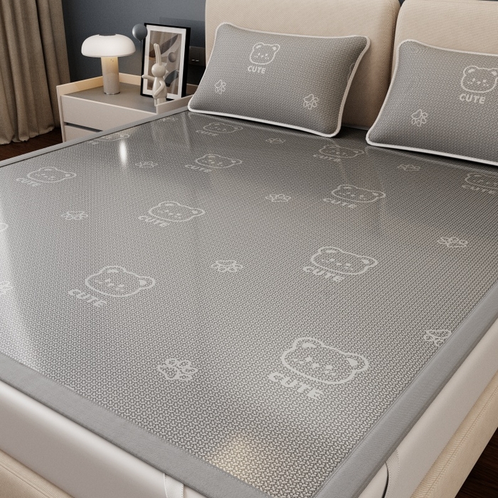 91家纺网 家纺一手货源 找家纺 福来临家纺 2026新款印花冰丝席席子凉席-床席款床笠款 开心小熊灰-床席款