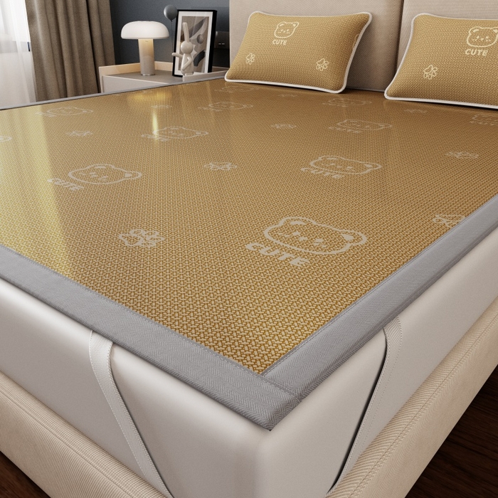 91家纺网 家纺一手货源 找家纺 福来临家纺 2026新款印花冰丝席席子凉席-床席款床笠款 开心小熊咖-床席款