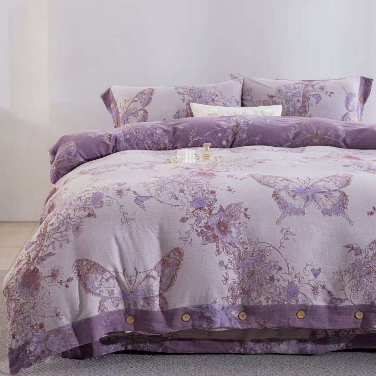 91家纺网 家纺一手货源 找家纺 2026新款蝶舞-一花两色全棉色织提花纽扣款 紫丽-灰