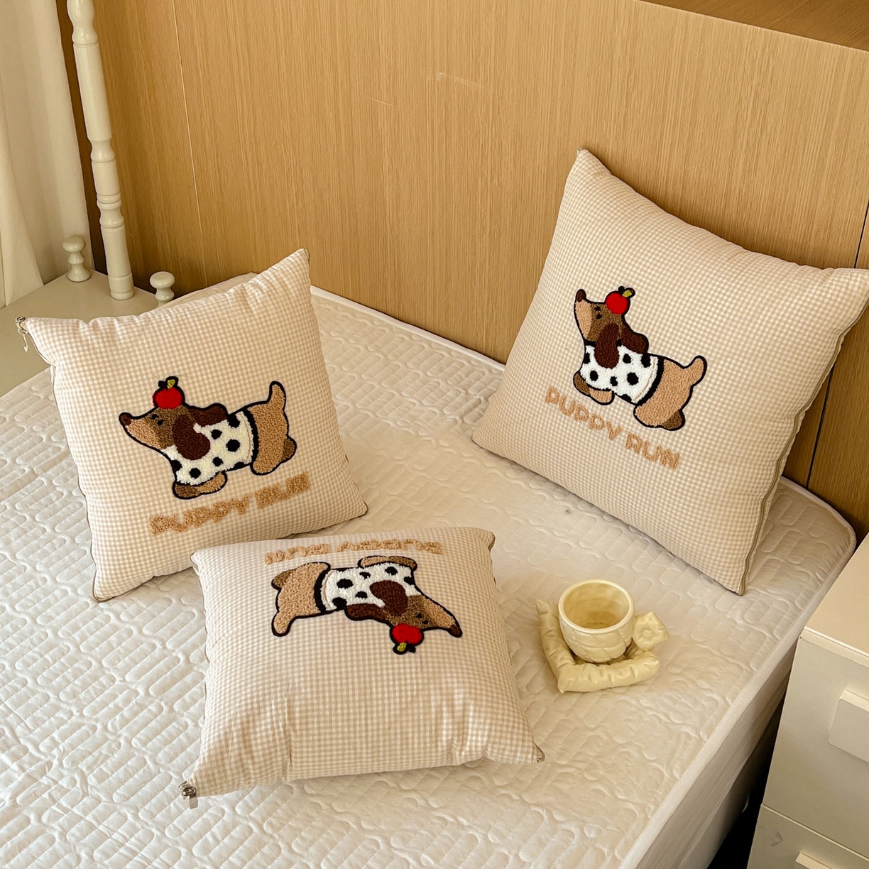 91家纺网 家纺一手货源 找家纺 番茄+ 2026春夏新款色织全棉纯棉水洗棉毛巾绣抱枕被 波点腊肠狗