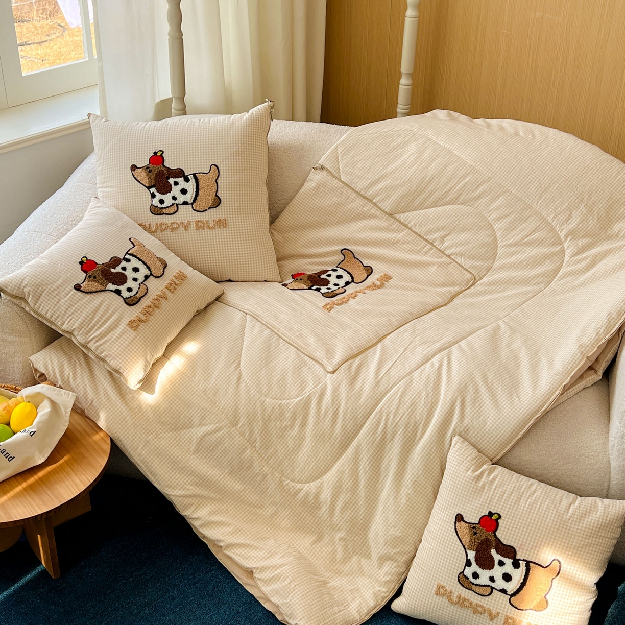 91家纺网 家纺一手货源 找家纺 番茄+ 2026春夏新款色织全棉纯棉水洗棉毛巾绣抱枕被 波点腊肠狗