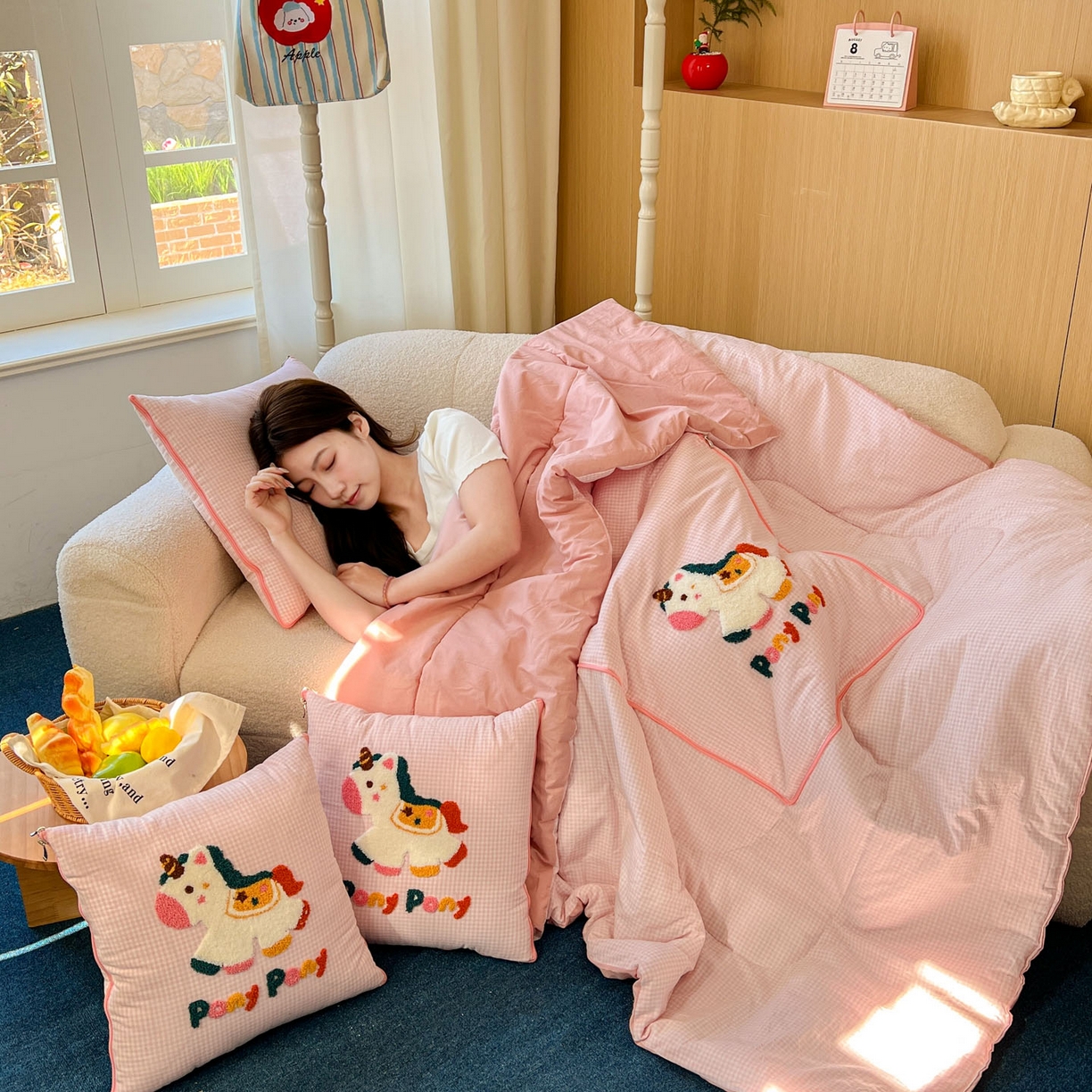 91家纺网 家纺一手货源 找家纺 番茄+ 2026春夏新款色织全棉纯棉水洗棉毛巾绣抱枕被 彩色小马