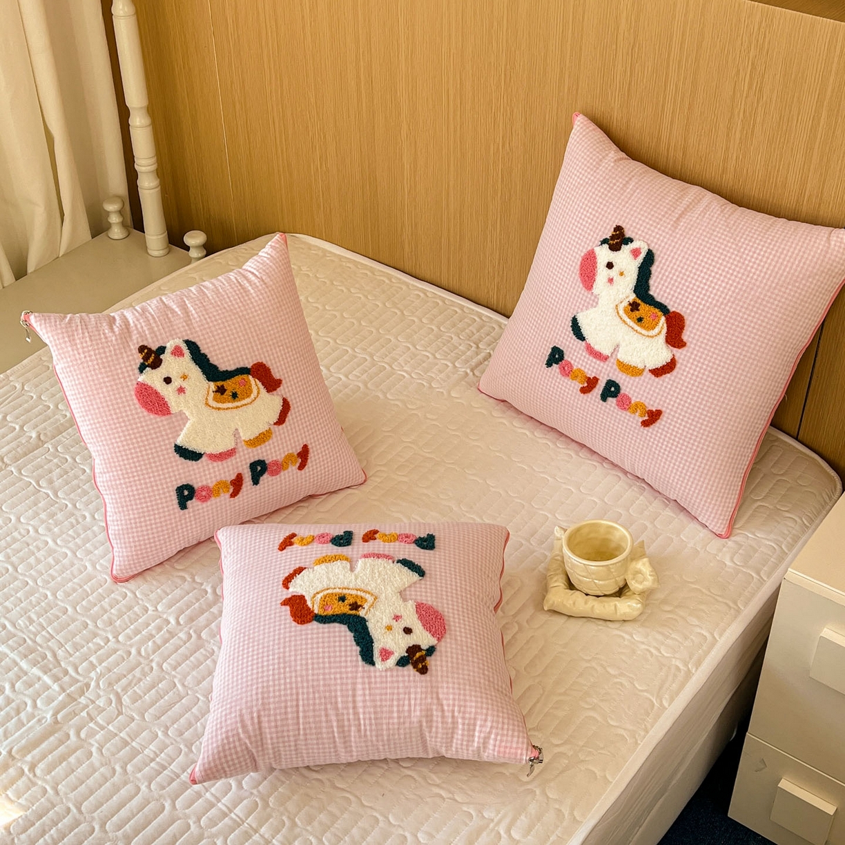 91家纺网 家纺一手货源 找家纺 番茄+ 2026春夏新款色织全棉纯棉水洗棉毛巾绣抱枕被 彩色小马