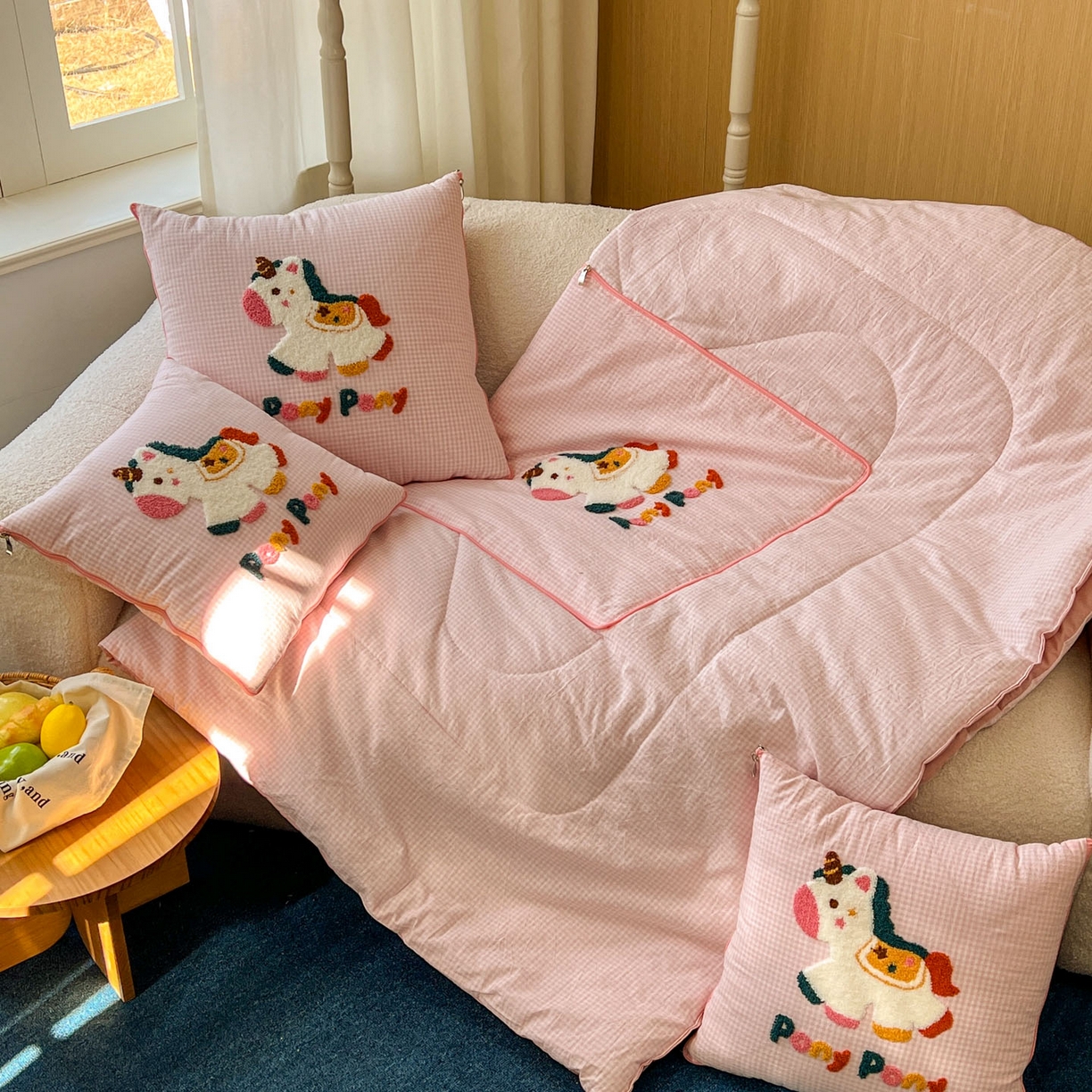 91家纺网 家纺一手货源 找家纺 番茄+ 2026春夏新款色织全棉纯棉水洗棉毛巾绣抱枕被 彩色小马