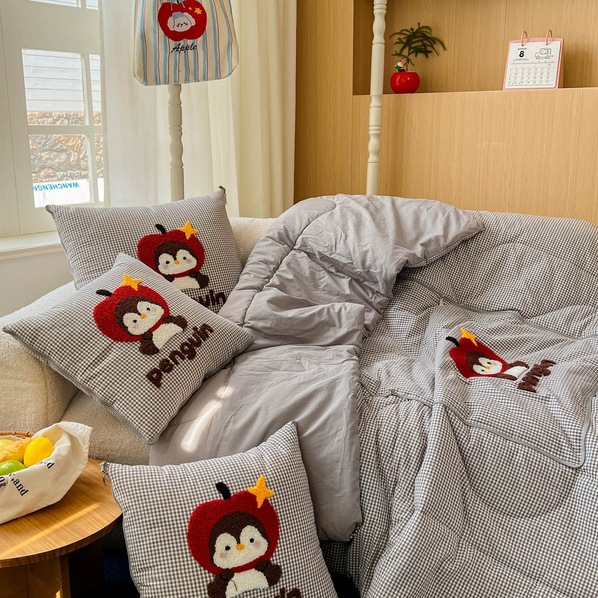 91家纺网 家纺一手货源 找家纺 番茄+ 2026春夏新款色织全棉纯棉水洗棉毛巾绣抱枕被 苹果企鹅-黑格