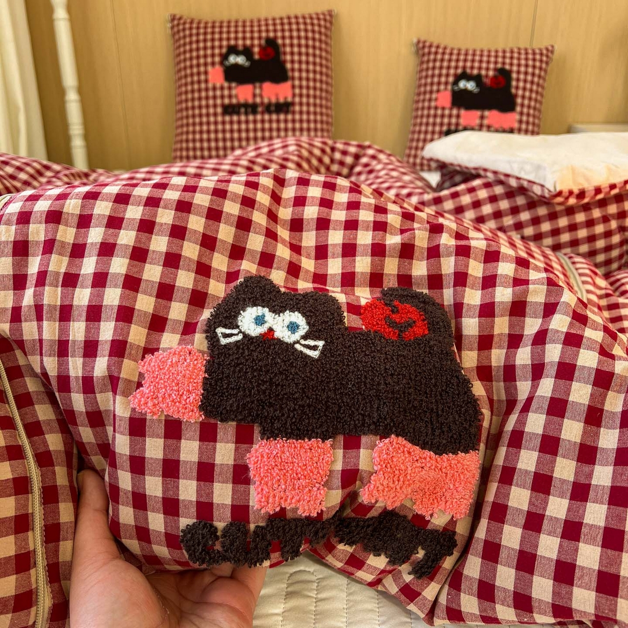 91家纺网 家纺一手货源 找家纺 番茄+ 2026春夏新款色织全棉纯棉水洗棉毛巾绣抱枕被 可爱黑猫