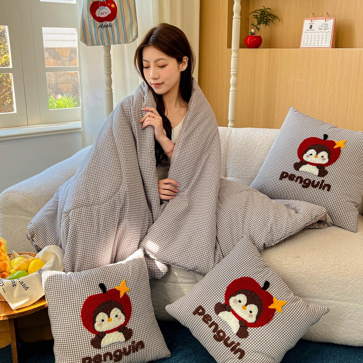 91家纺网 家纺一手货源 找家纺 番茄+ 2026春夏新款色织全棉纯棉水洗棉毛巾绣抱枕被 苹果企鹅-黑格