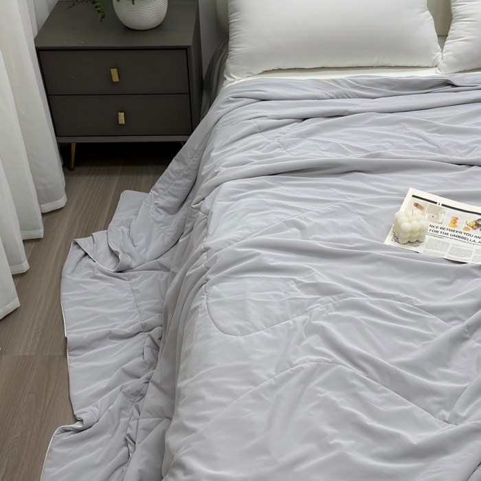 91家纺网 家纺一手货源 找家纺 申龙家纺  2026新款仿锦氨凉感丝夏凉被 浅灰