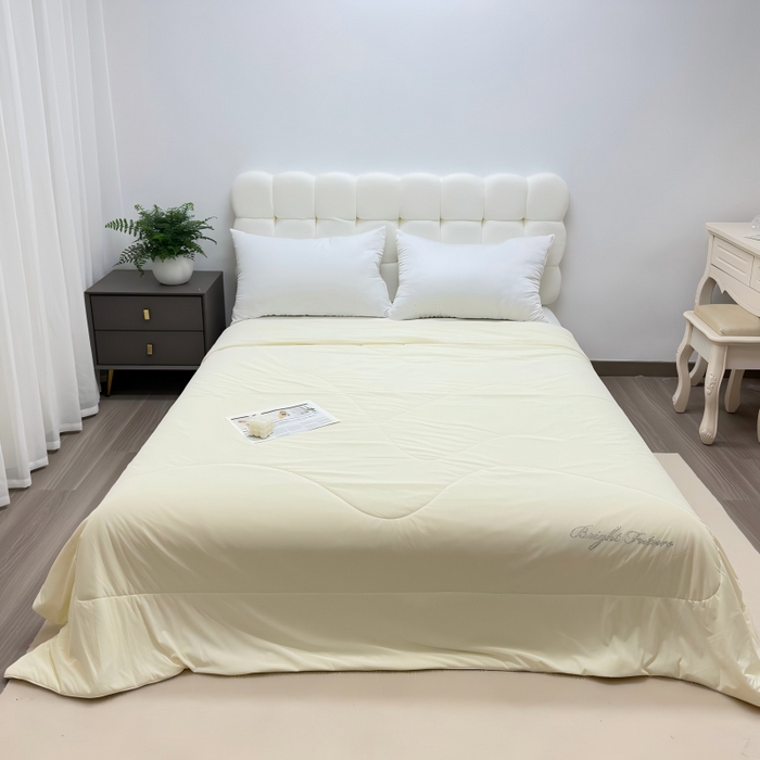 91家纺网 家纺一手货源 找家纺 申龙家纺  2026新款仿锦氨凉感丝夏凉被 奶白