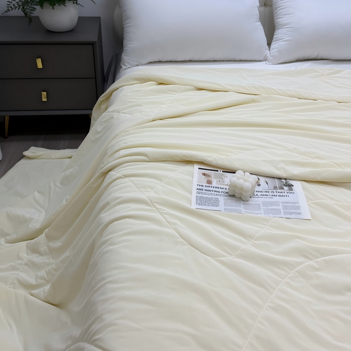 91家纺网 家纺一手货源 找家纺 申龙家纺  2026新款仿锦氨凉感丝夏凉被 奶白