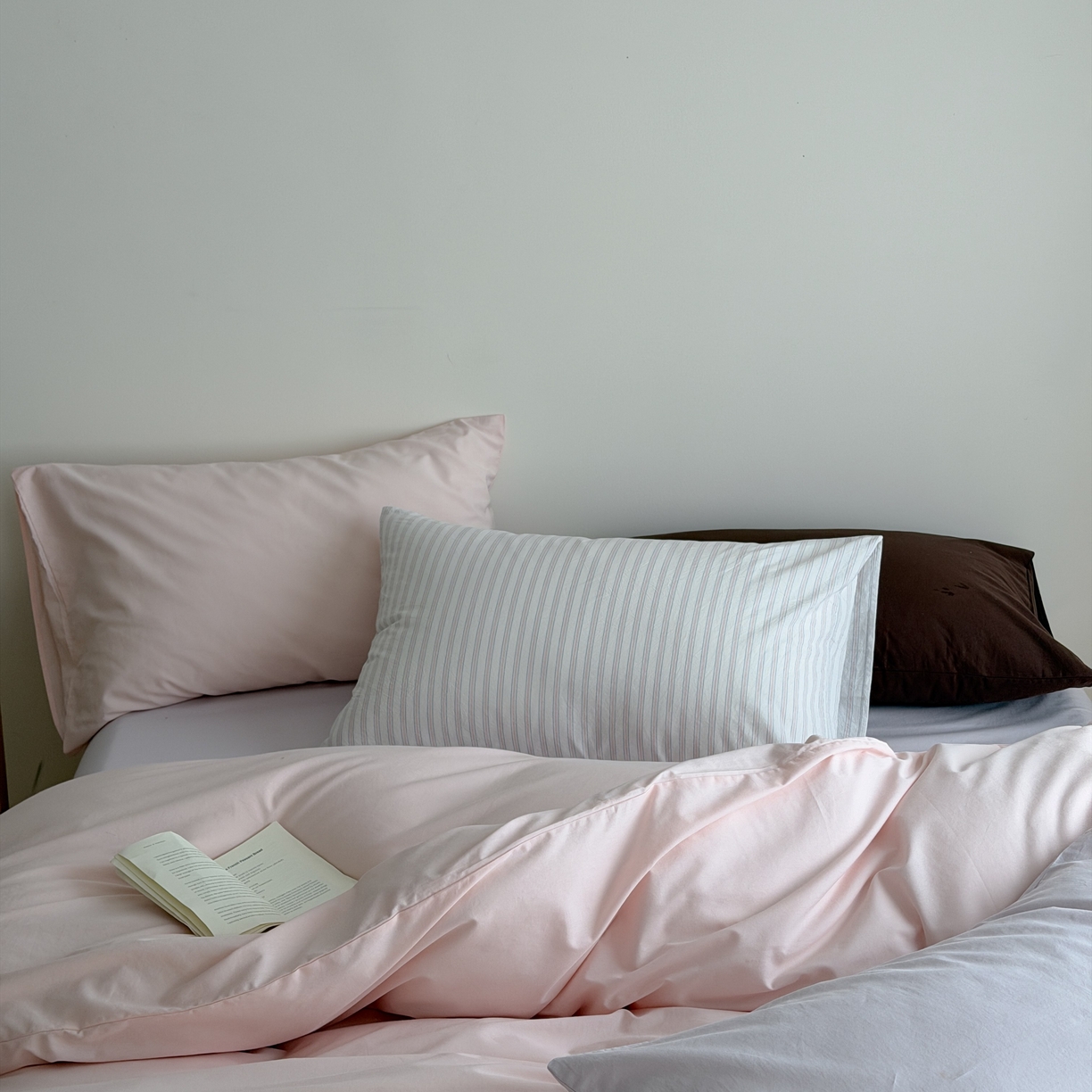 91家纺网 家纺一手货源 找家纺 蜜宿 2026新款纯色混搭全棉纯棉40s水洗棉四件套 粉色星球（枕套混搭）