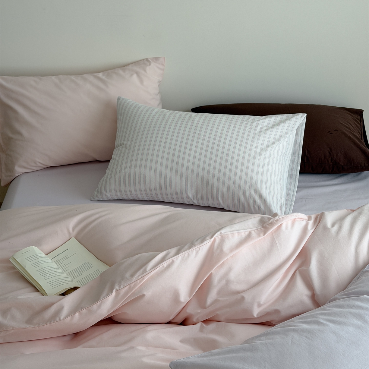 91家纺网 家纺一手货源 找家纺 蜜宿 2026新款纯色混搭全棉纯棉40s水洗棉四件套 粉色星球（枕套混搭）