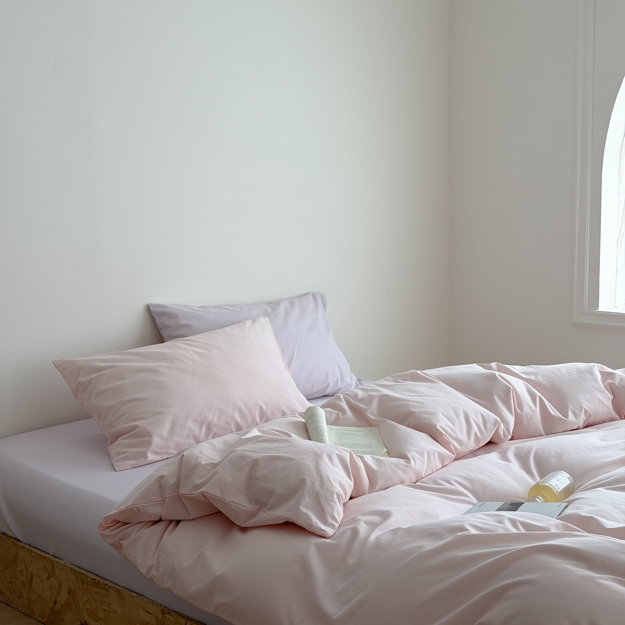 91家纺网 家纺一手货源 找家纺 蜜宿 2026新款纯色混搭全棉纯棉40s水洗棉四件套 粉色星球（枕套粉蓝竖条+淡粉）