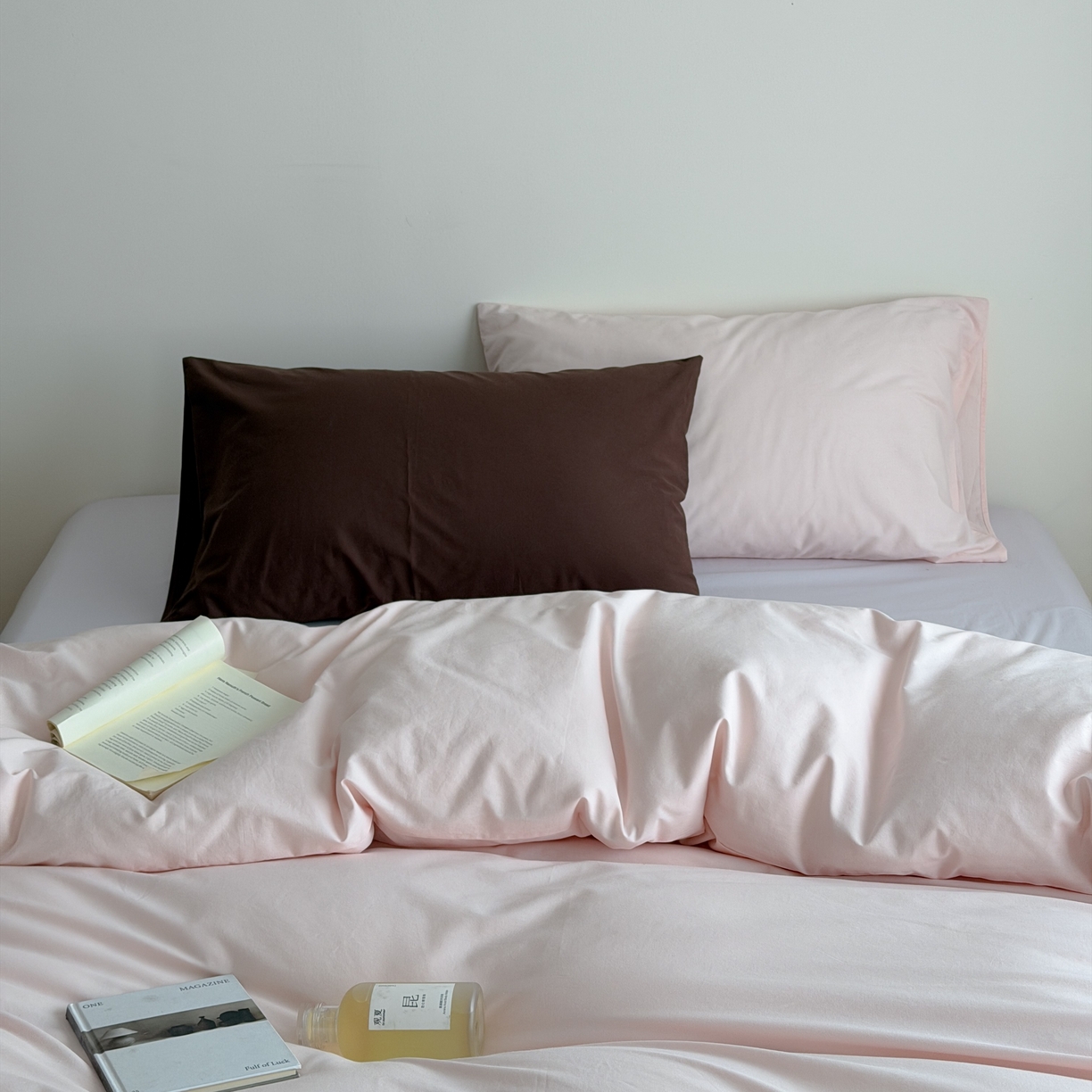 91家纺网 家纺一手货源 找家纺 蜜宿 2026新款纯色混搭全棉纯棉40s水洗棉四件套 粉色星球（枕套粉蓝竖条+淡粉）