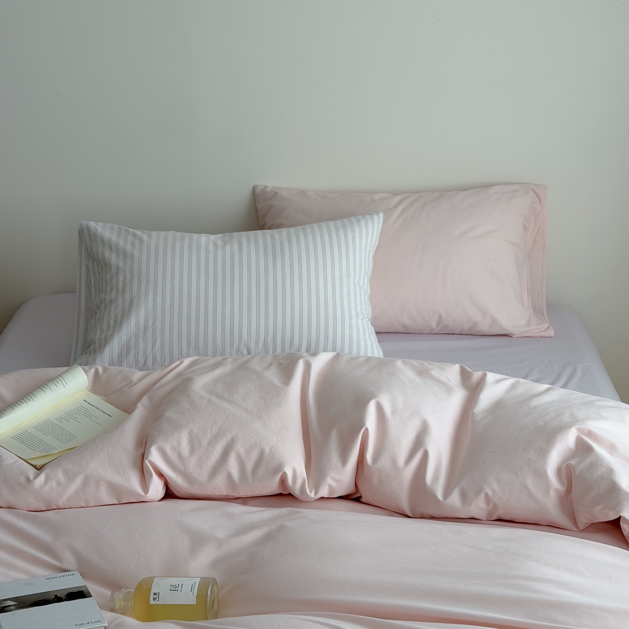 91家纺网 家纺一手货源 找家纺 蜜宿 2026新款纯色混搭全棉纯棉40s水洗棉四件套 粉色星球（枕套粉蓝竖条+淡粉）