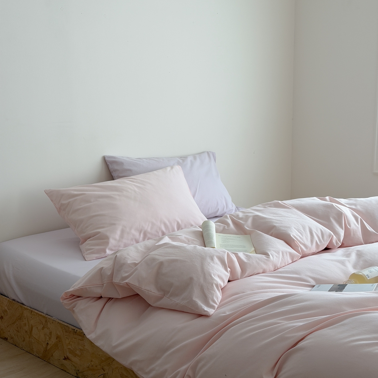 91家纺网 家纺一手货源 找家纺 蜜宿 2026新款纯色混搭全棉纯棉40s水洗棉四件套 粉色星球（枕套粉蓝竖条+风信紫）