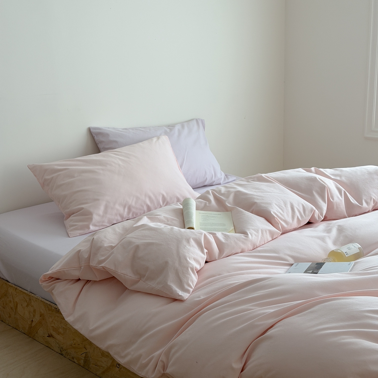 91家纺网 家纺一手货源 找家纺 蜜宿 2026新款纯色混搭全棉纯棉40s水洗棉四件套 粉色星球（枕套粉蓝竖条+风信紫）