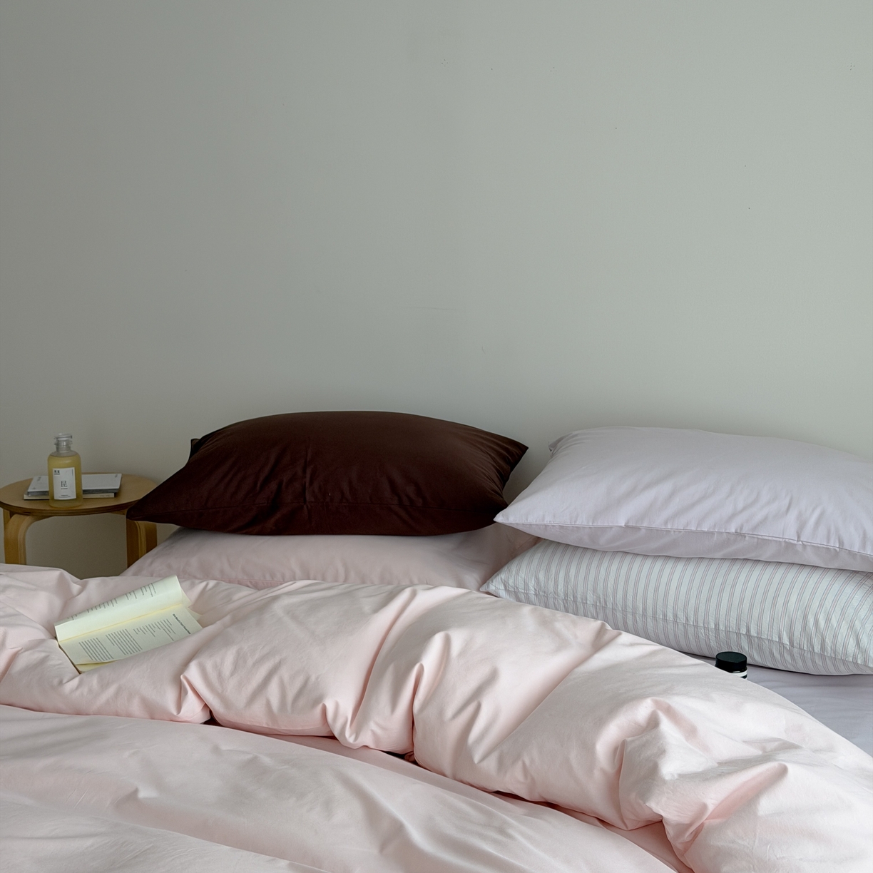 91家纺网 家纺一手货源 找家纺 蜜宿 2026新款纯色混搭全棉纯棉40s水洗棉四件套 粉色星球（枕套可可棕+淡粉）