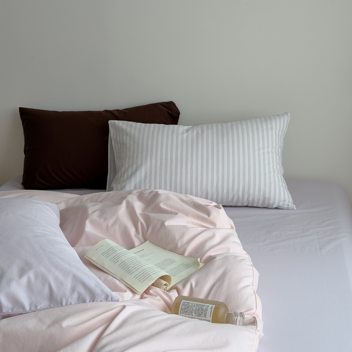 91家纺网 家纺一手货源 找家纺 蜜宿 2026新款纯色混搭全棉纯棉40s水洗棉四件套 粉色星球（枕套可可棕+风信紫）