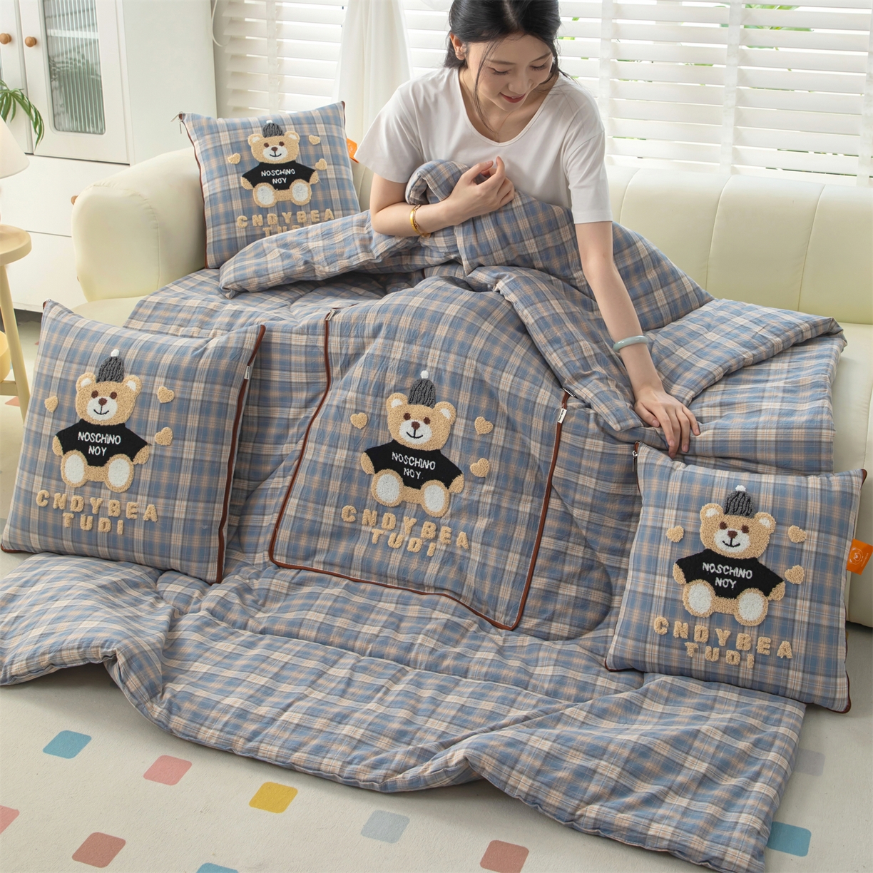 91家纺网 家纺一手货源 找家纺 （总）宝马家纺（原梦童画） 2026新款全棉色织帽子熊抱枕被