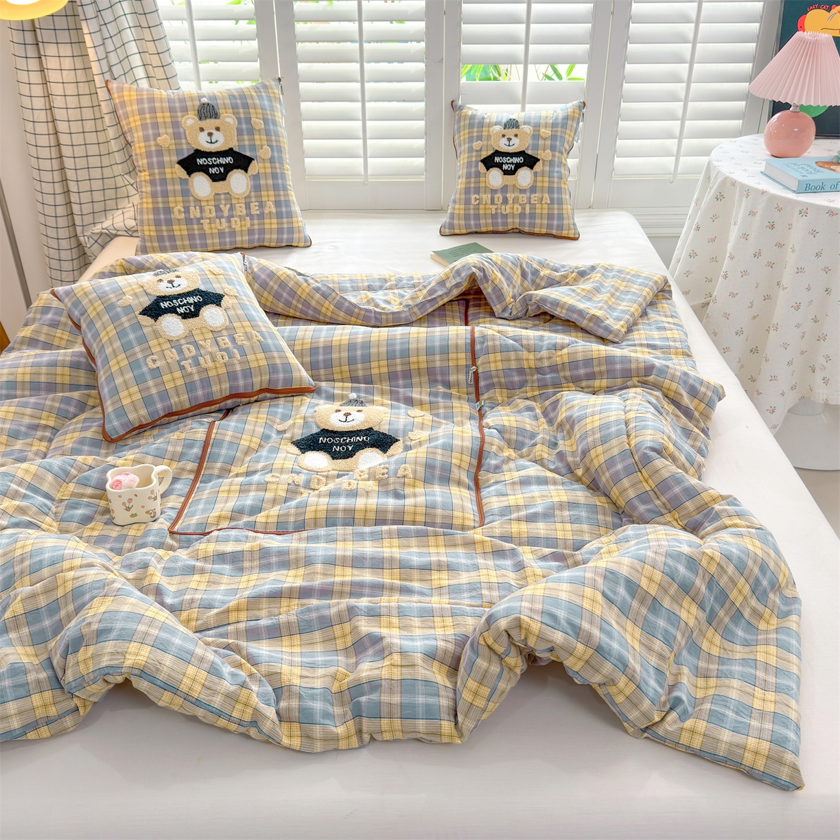 91家纺网 家纺一手货源 找家纺 宝马家纺（原梦童画） 2026新款全棉色织帽子熊抱枕被 可爱熊-黄