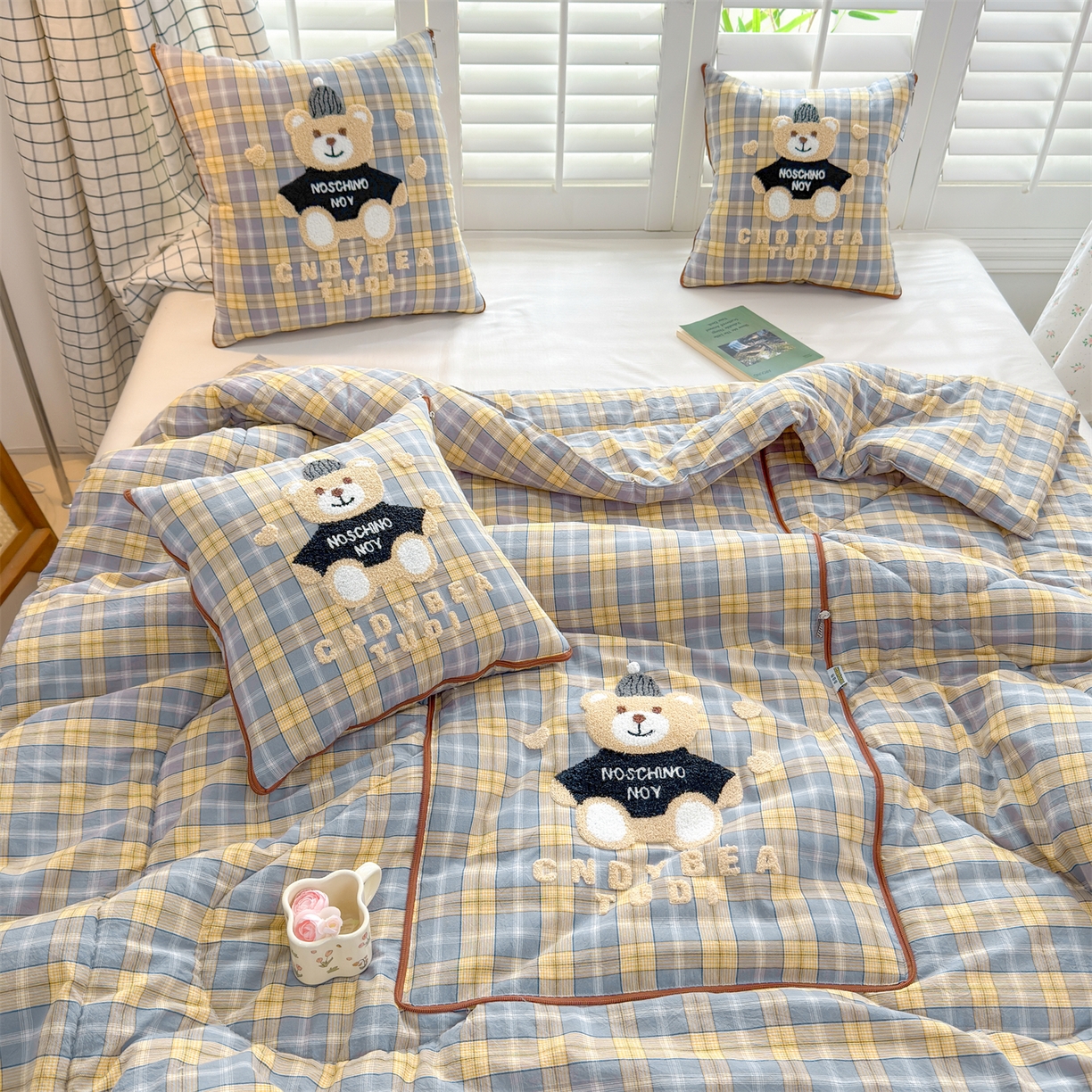 91家纺网 家纺一手货源 找家纺 宝马家纺（原梦童画） 2026新款全棉色织帽子熊抱枕被 可爱熊-黄