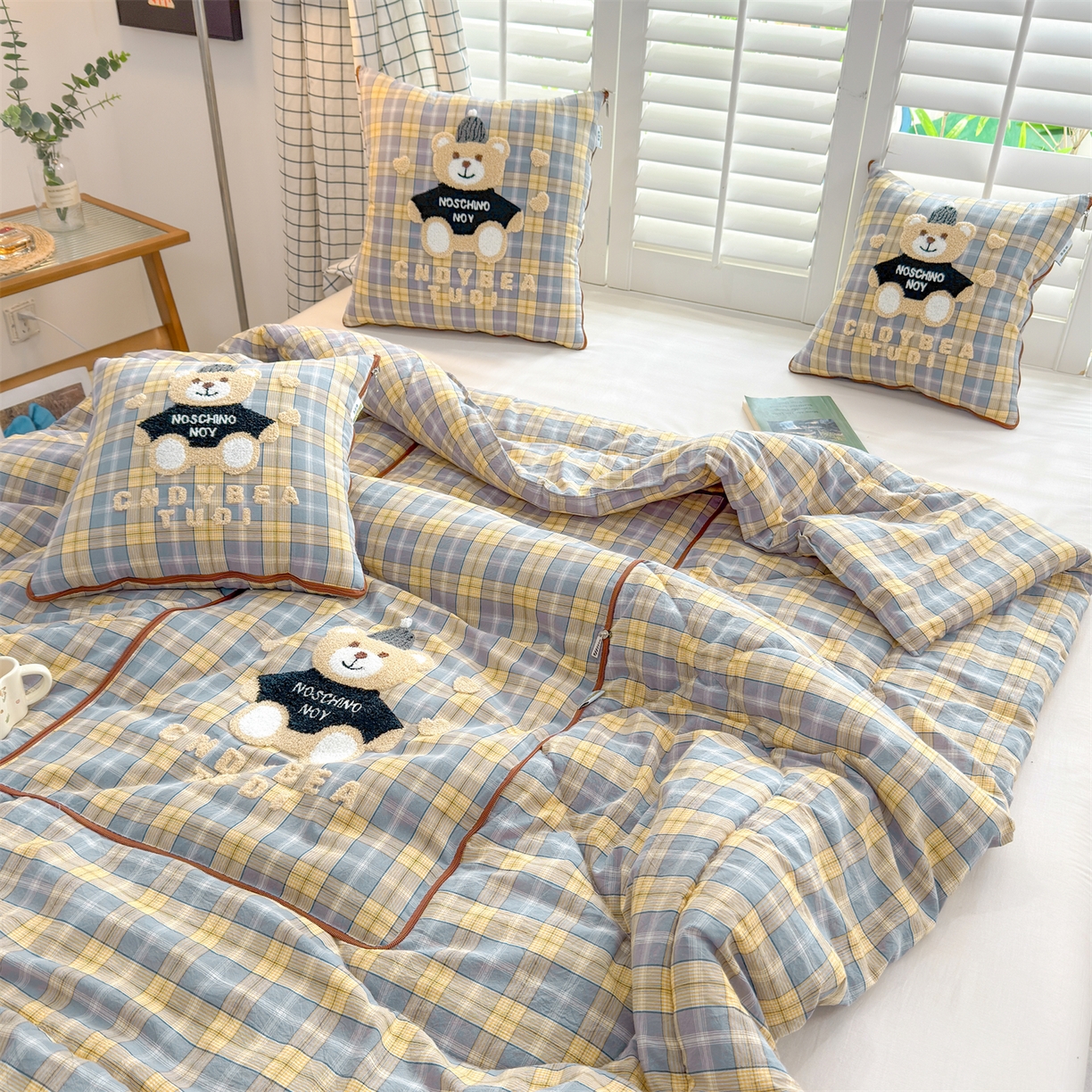 91家纺网 家纺一手货源 找家纺 宝马家纺（原梦童画） 2026新款全棉色织帽子熊抱枕被 可爱熊-黄