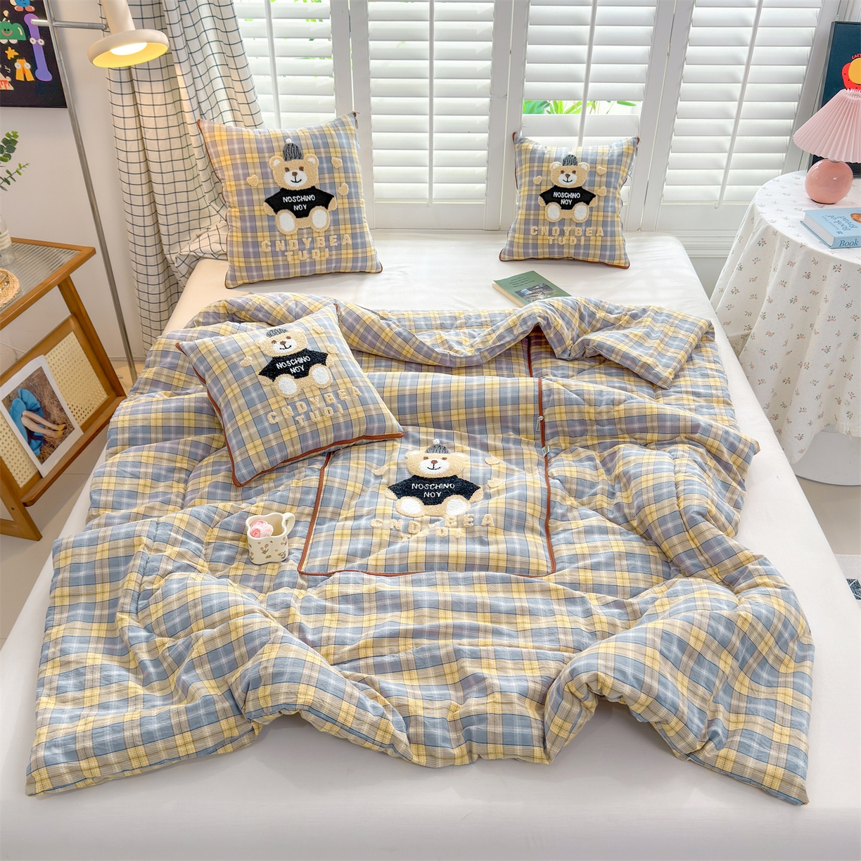 91家纺网 家纺一手货源 找家纺 宝马家纺（原梦童画） 2026新款全棉色织帽子熊抱枕被 可爱熊-黄