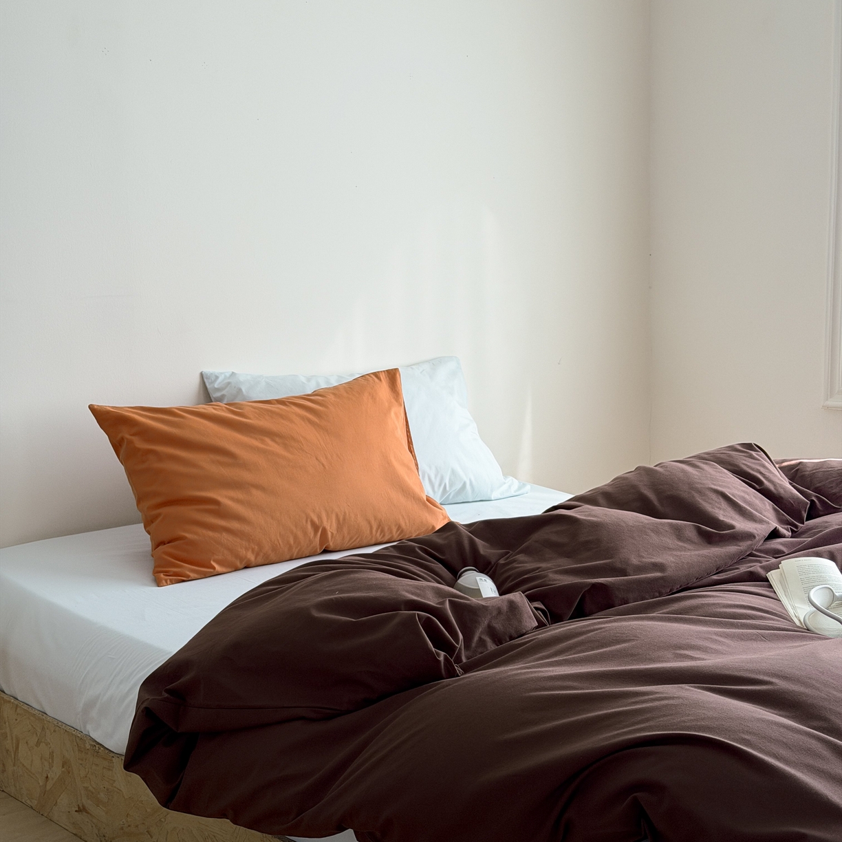 91家纺网 家纺一手货源 找家纺 蜜宿 2026新款纯色混搭全棉纯棉40s水洗棉四件套 海盐栗子（枕套蓝绿竖条+南瓜泥）