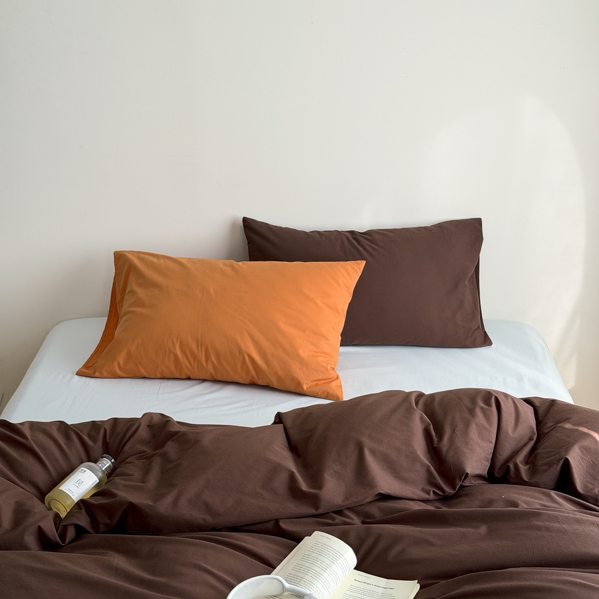 91家纺网 家纺一手货源 找家纺 蜜宿 2026新款纯色混搭全棉纯棉40s水洗棉四件套 海盐栗子（枕套南瓜泥+可可棕）